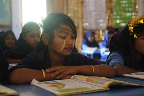 Bangladeşte inşa ettiği okullarda bin 250 çocuk eğitim görüyor